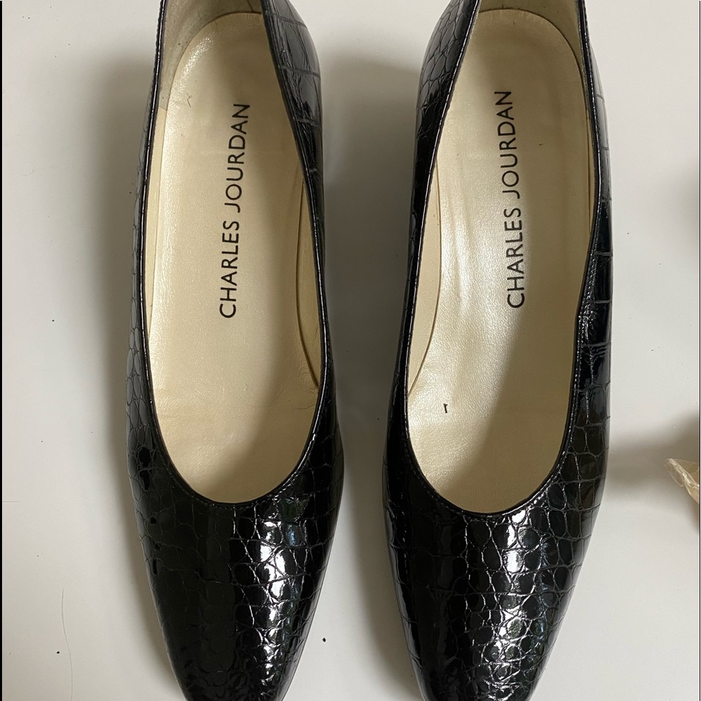gorgeous pair of size 7 vintage Charles Jourdan black snake skin heels